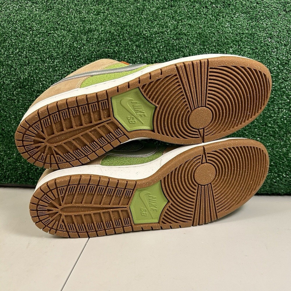 Nike Men's Low-Top Skate Shoe - Green/Tan - Picture 8 of 11
